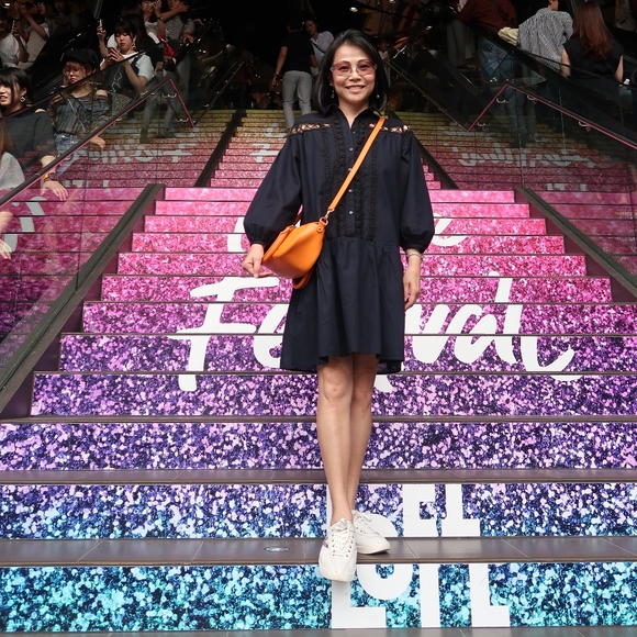 Meet your Posher, Rebecca - Picture 1 of 1